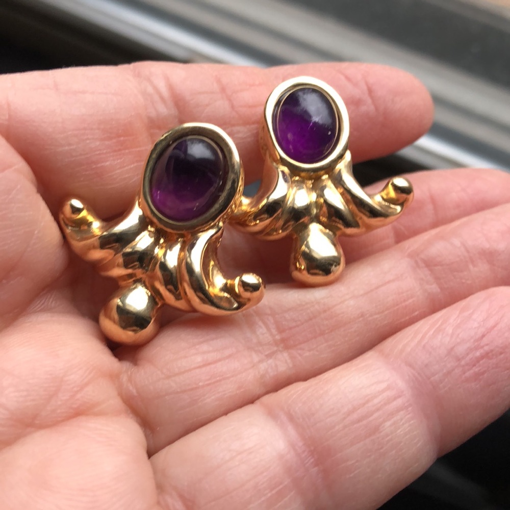 Pair of Italian 14kt hollow yellow gold and amethyst earrings…..no backs - Picture 5 of 11